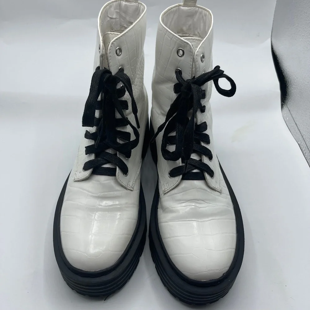 Nastygal White Faux Leather‎ Ankle Boots Size 39